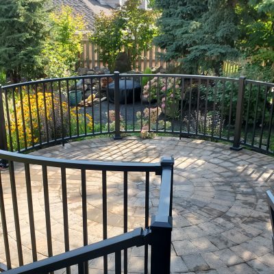 Round Trex Signature aluminum railing