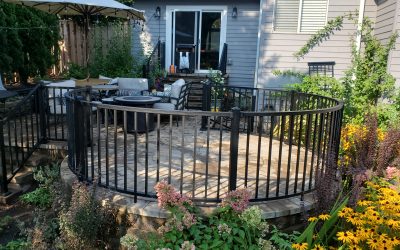 Round Trex Signature Aluminum Picket Railing