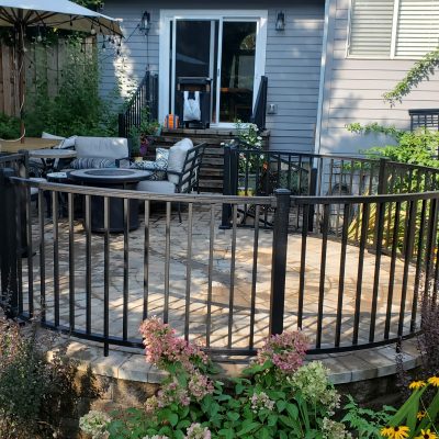 Round Trex Signature aluminum railing
