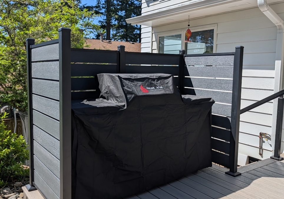 Deckorators privacy screen enclosing outdoor kitchen