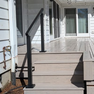 AS&D aluminum handrailing with stairs to Trex Select deck