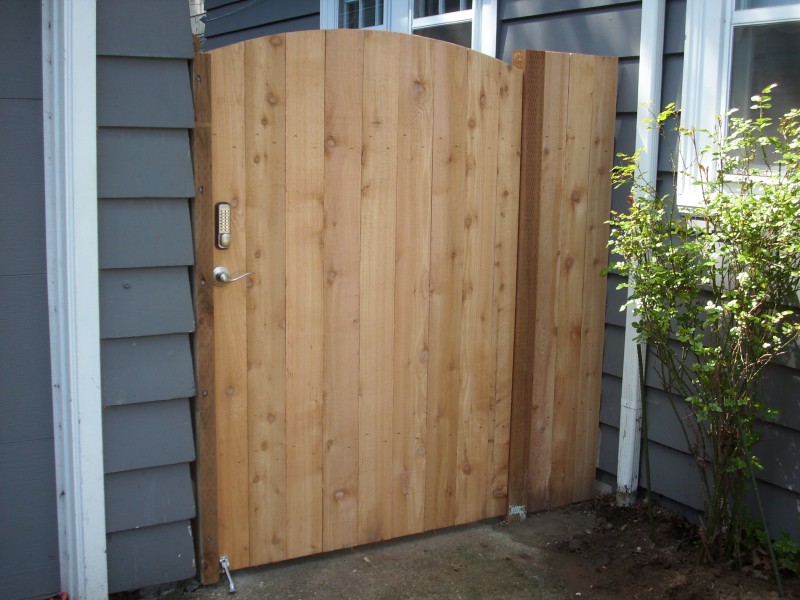 Gate with security lock